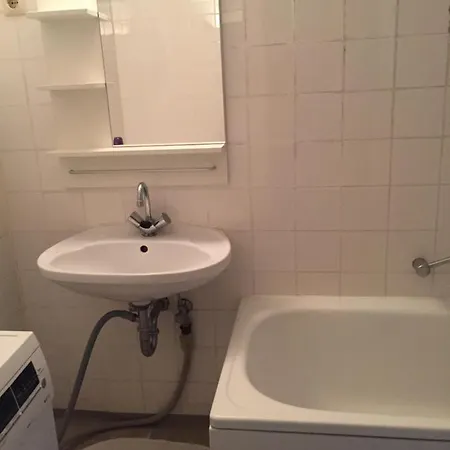 Loschwitzer Weg 4, 13593 Berlin Hallungen