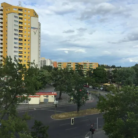 Loschwitzer Weg 4, 13593 Berlin Hallungen